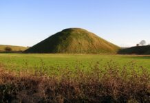 В Усть-Донецком районе будут охранять 15 ценных курганов курган // фото: en.wikipedia.org
