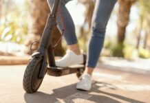 В Ростове парень на электросамокате сбил ребенка //фото: freepik