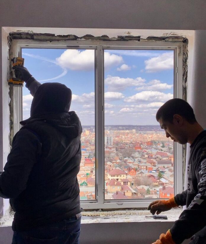 замена окон на Горсоветской // фото: телеграм-канал Александра Скрябина