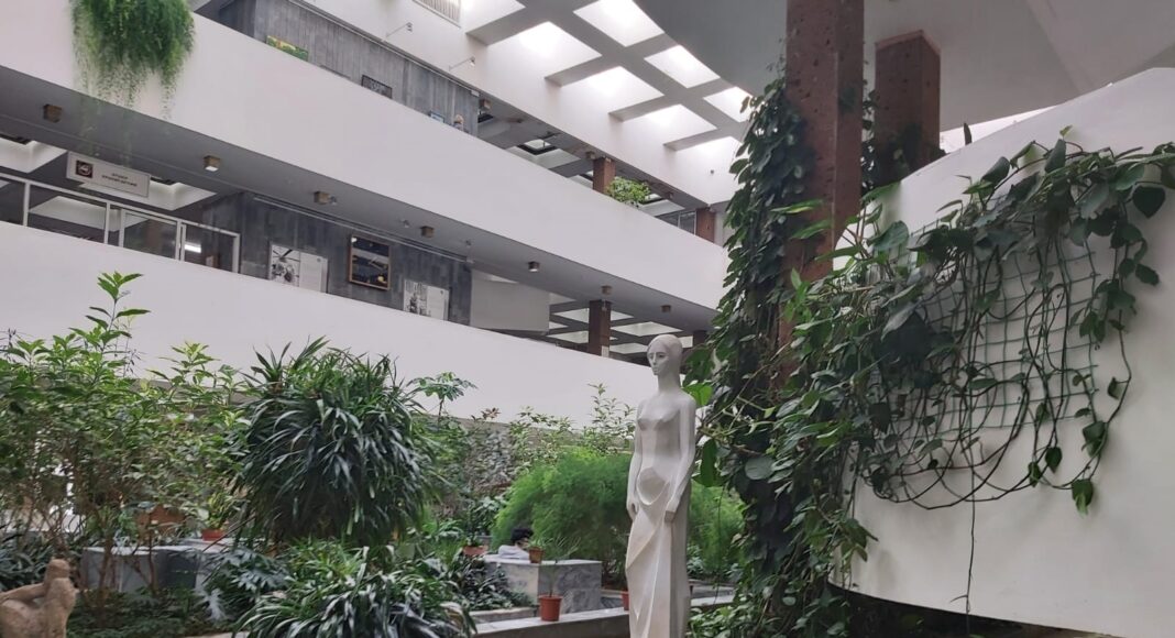 Публичная библиотека внутри. Зимний сад // фото: Ольга Медведева