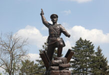 В Ростове открыли памятник герою СССР Гукасу Мадояну в Ростове установили памятник Гукасу Мадояну // фото: donland.ru