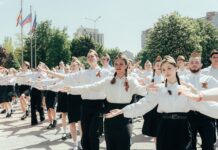 В Ростове установили рекорд России: самый массовый танец под песню «Катюша» самый массовый танец под "Катюшу" // фото: пресс-служба ДГТУ, news.donstu.ru