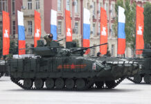 В Ростове прошел парад Победы на Театральной площади парад в честь 80-летия Победы в Ростове // фото: donland.ru