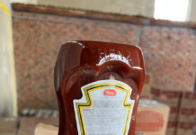 Таганрогские таможенники изъяли 1,7 тонны поддельного кетчупа под маркой «HENZ» соус Henz // фото: пресс-служба Южного таможенного управления