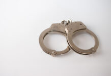 Четверо заключенных в Ростовской области получили сроки за экстремизм наручники // фото: Изображение от wirestock на Freepik