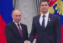 Новочеркасский космонавт Николай Чуб награжден Звездой Героя России Владимир Путин вручил космонавту Николаю Чубу Звезду Героя России // фото: скриншот видео kremlin.ru