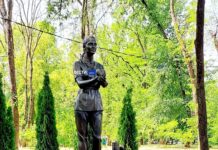 В Ростове открыли первый в России памятник волонтерам СВО памятник волонтеру СВО // фото: Дон-ТР, dontr.ru