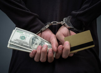 Ростовские полицейские задержали женщину, которая украла деньги с карты через незнакомку задержан мошенник // фото: Изображение от jcomp на Freepik