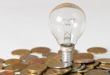 Тарифы на свет в Ростовской области вырастут до 8,24 рубля с 1 июля рост цен на электроэнергию // фото: Изображение от freepik на Freepik