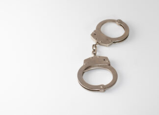 В Донском регионе прогнозируют новые аресты чиновников наручники // фото: Изображение от wirestock на Freepik