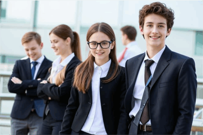 юные инвесторы // фото: нейросеть Кандинский