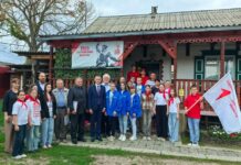 В Верхнедонском районе открыли памятник погибшим советским летчикам в Верхнедонском районе открыли памятник погибшим советским летчикам // фото: пресс-служба Правительства Ростовской области