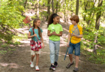 Ростовские дети массово заболели в лагере на Черном море дети в лагере // фото: Изображение от freepik на Freepik