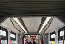 На выставке «Иннопром-20252 представили трехсекционный трамвай «Синара»