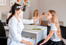 В Ростове офтальмологическая клиника провела более 27 тысяч операций за четыре года Детский офтальмолог //Фото предоставлено клиникой "Ирис"