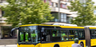в Ростове хотят увеличить количество автобусов-"гармошек" // фото: freepik.com