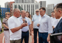 В Ростове школу в «Левобережье» посетил врио губернатора Ростовской области Юрий Слюсарь //Фото пресс-службы «ЮгСтройИнвест»