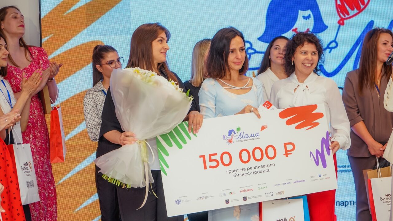 Анна Оганесова, мама двоих детей, получила грант в размере 150 тысяч рублей //Фото РРАПП