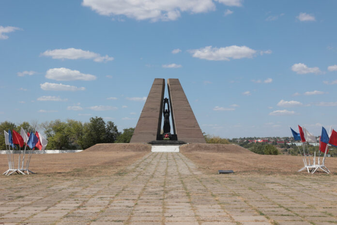 мемориал "Жертвам фашизма" на бывшей шахте имени Красина в городе Шахты // фото: donland.ru