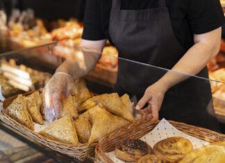 Власти Ростовской области проведут мониторинг цен на булочки в школьных столовых пекарня // фото: freepik.com