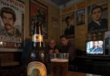 «Балтика» запатентовала пиво «Свежак. Ростовские 90-ые» пиво "Свежак Ростов 90-е годы" будет производить "Балтика" // фото: leonardo.ai, нейросеть Леонардо