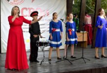 В жилом районе Суворовский Ростова состоялся вечер фронтовой песни “СВОи” вечер фронтовой авторской песни // фото: пресс-служба ВКБ Новостройки