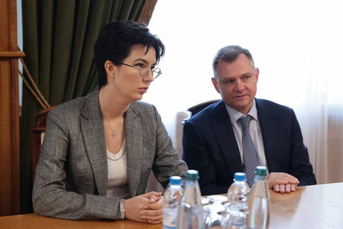 новый министр сельского хозяйства Анна Касьяненко с главой региона Юрием Слюсарем // фото: телеграм-канал Юрия Слюсаря