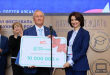 В Ростове-на-Дону прошел XVI Фестиваль науки Юга России Василий Высоков и Инна Шевченко на открытии XVI Фестиваля науки // фото: пресс-служба ЮФУ