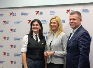 В Ростовской области волонтеры проекта «Дорога на выборы» охватили 2500 участников Анастасия Фархади (слева) и Василий Волков (справа) // фото: Городской репортер