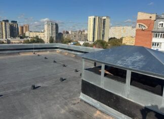 В Кировском районе Ростова восстановили дом после атаки БПЛА ремонт кровли пострадавшего дома на Лермонтовской завершили в срок // фото: donland.ru