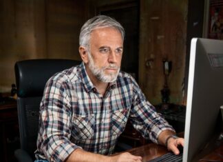 Активизировалась мошенническая схема «звонок из военкомата» мошенники // фото: сгенерированно нейросетью Сбера Kandiinsky