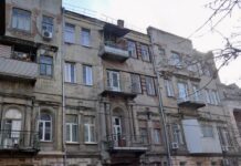 В историческом здании дома Парамонова в Ростове откроют бутик-отель Доходной дом Парамонова на Социалистической находится в плохом состоянии // фото: Google Карты