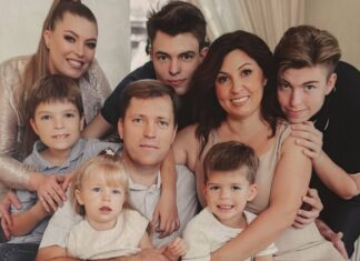 Семья Гнидиных из Мясниковского района награждена медалью «Родительская слава» семья Гнидиных // фото: donland.ru