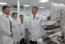 Слюсарь поздравил ОКДЦ Ростовской области с 30-летнием Юрий Слюсарь в ОКДЦ // фото: donland.ru