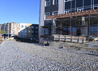 Школу в Аксае не могут достроить уже несколько лет школа-долгострой в Аксае на улице Речников // фото: телеграм-канал Константин Доморовский