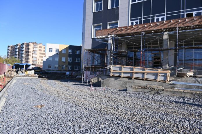 школа-долгострой в Аксае на улице Речников // фото: телеграм-канал Константин Доморовский