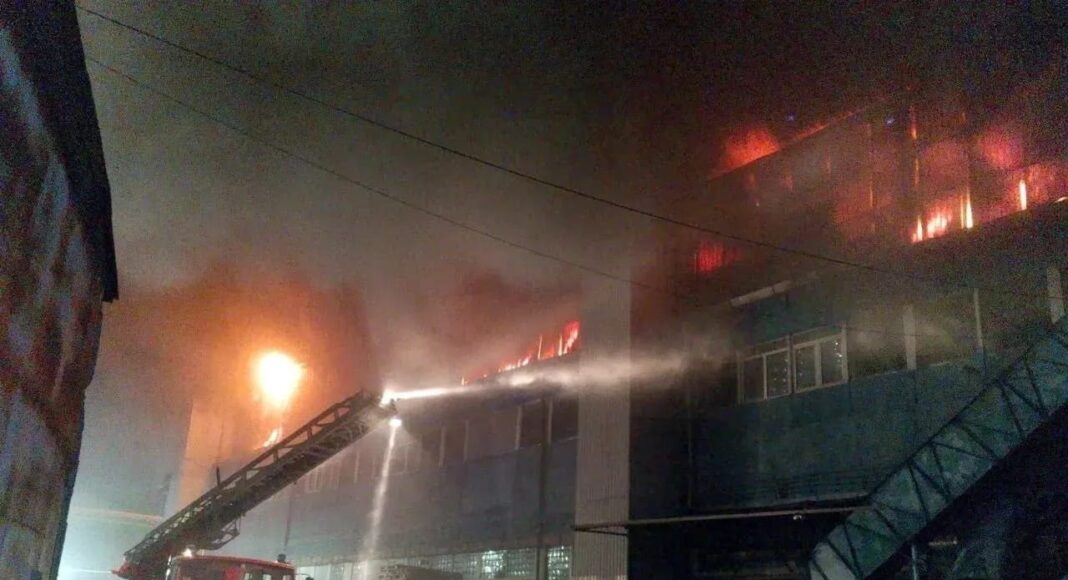 пожар на Привокзальной в Ростове тушат 110 человек // фото: пресс-служба МЧС региона