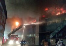 В Ростове на Привокзальной горит 1600 кв.метров склада пожар на Привокзальной в Ростове тушат 110 человек // фото: пресс-служба МЧС региона