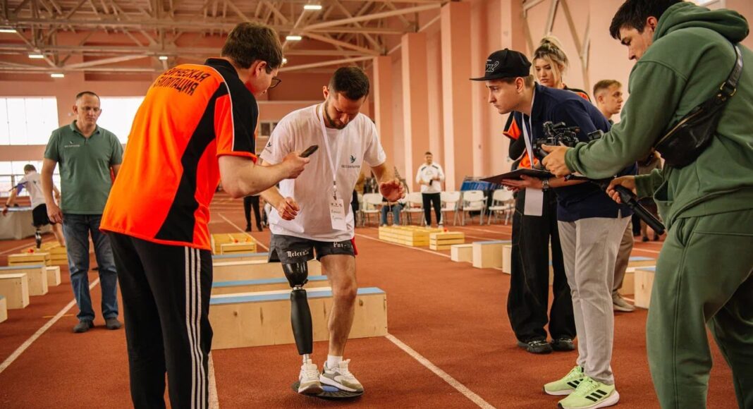 Соревнование в категории «Функциональные протезы голени» на фестивале «Спорт без барьеров» //Фото от пресс-службы ГК «Спорт без барьеров»