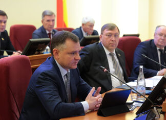 Стоимость патентов для иностранцев в Ростовской области вырастет на миллиард рублей Юрий Слюсарь // фото: Пресс-служба Правительства Ростовской области