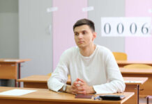 Ростовские школьники смогут подготовиться к ЕГЭ с помощью видеоконсультаций с лучшими учителями страны Выпускник// Фото с официального портала Правительства Ростовской области