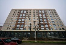 Квартиры у моря: ГК «ЮгСтройИнвест» сдала три новых дома «Резиденция» в Мариуполе ГК «ЮгСтройИнвест» сдала три новых дома «Резиденция» в Мариуполе //Фото ГК «ЮгСтройИнвест»