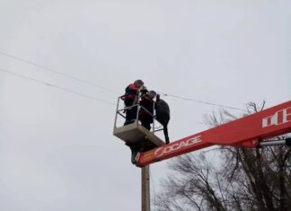 Энергетики устраняют технарушения в населённых пунктах Ростовской области, вызванные непогодой Специалисты филиала РоссетиЮг - Ростовэнерго проводят оперативные работы по ликвидации технологических нарушений на энергообъектах в Ростовской области //Фото Россети-юг