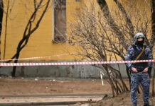 Локальный режим ЧС введен в районе падения обломков БПЛА в Ростове-на-Дону Место падения обломков БПЛА оцепили //Фото Интерфакс-Россия