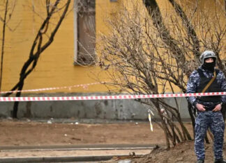 Локальный режим ЧС введен в районе падения обломков БПЛА в Ростове-на-Дону Место падения обломков БПЛА оцепили //Фото Интерфакс-Россия