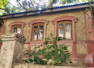 В Ростове снесли старинный купеческий особняк для освобождения участка под стройку Старинный особняк в переулке Островского, 75 //Фото телеграм-канал "Мой Фасад"