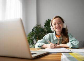 Ростовские власти закрыли детсады и перевели школы на дистант из-за отсутствия отопления Дистанционное обучение //Фото Freepic