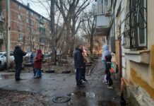 УК на Киргизской оштрафовали за разваливающиеся балконы и поломки в подъезде Управляющую компанию в Ростове оштрафовали за разваливающиеся балконы //Фото пресс-службы Правительства Ростовской области