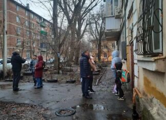 УК на Киргизской оштрафовали за разваливающиеся балконы и поломки в подъезде Управляющую компанию в Ростове оштрафовали за разваливающиеся балконы //Фото пресс-службы Правительства Ростовской области