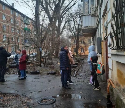 УК на Киргизской оштрафовали за разваливающиеся балконы и поломки в подъезде Управляющую компанию в Ростове оштрафовали за разваливающиеся балконы //Фото пресс-службы Правительства Ростовской области